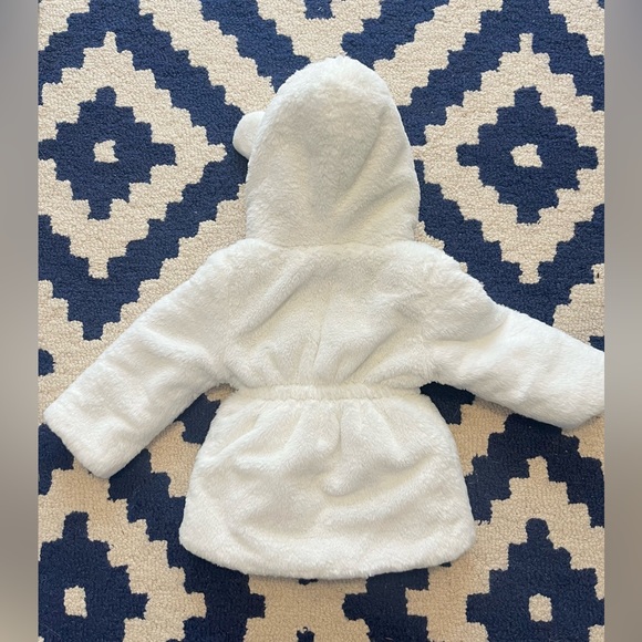 Baby Girls Winter White Fluffy Hooded Faux Fur Jacket - size 1 or 12-18 months - Picture 4 of 4
